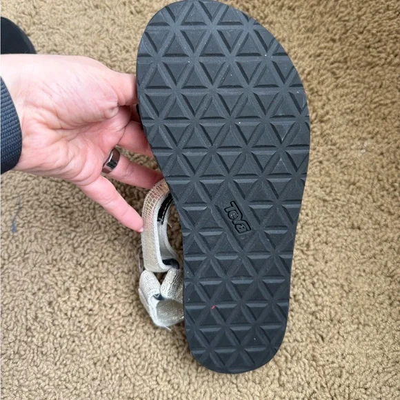 TEVA Original Universal Metallic Flat Sandals Gold Champagne Women’s Size 8 - Picture 6 of 6